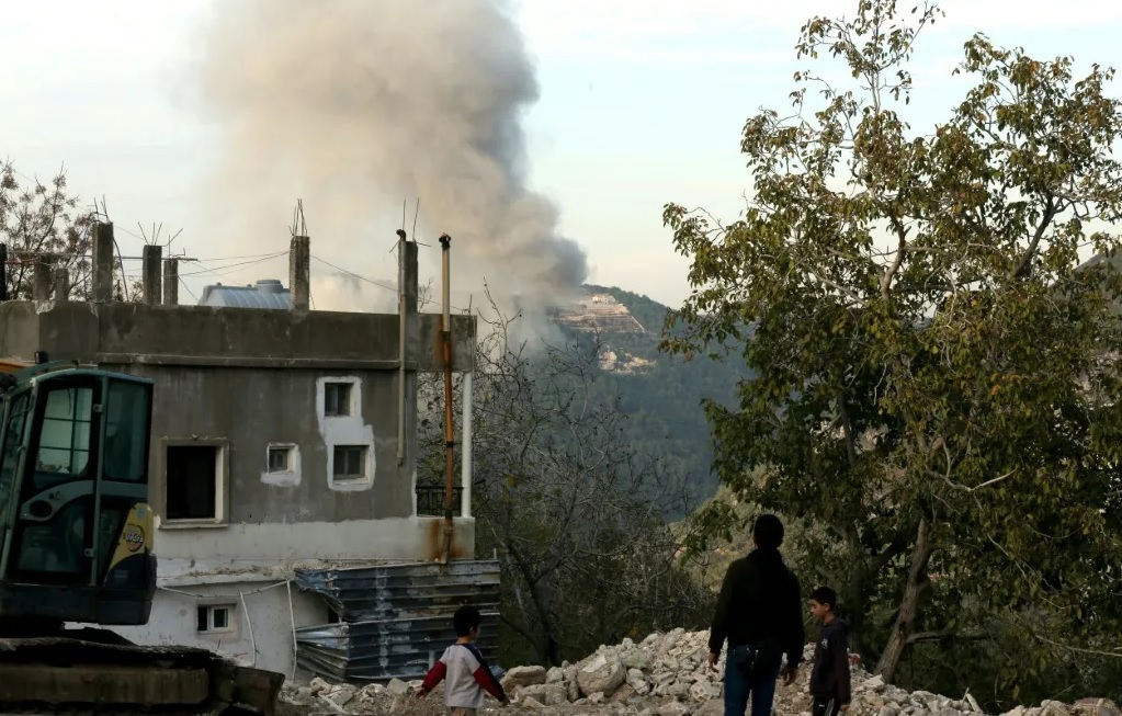 إسرائيل تجدد قصفها أهدافاً لـ "حزب الله" جنو&